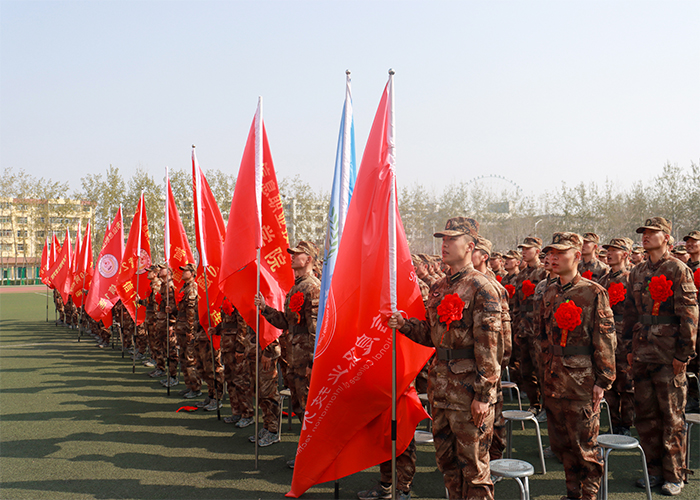 學校舉行第七屆定向培養軍士入伍歡送儀式 